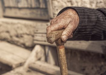 Атам “күйөөгө тийсең эле жашоо бүтүп калбайт