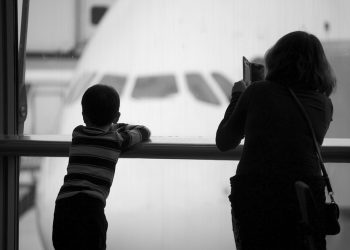 Кыздарымды туулгандыгы тууралуу күбөлүгү менен Россияга алып чыксам болобу?