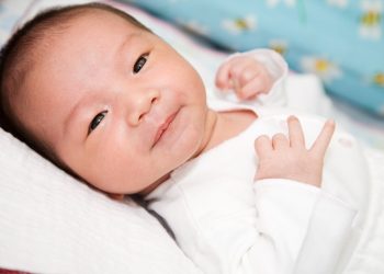 Педиатр баламдын тили кыска экен кестир деди