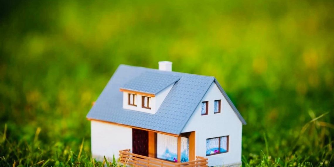 Биз сатып алган жерди дагы бирөөгө сатыптыр. Эмне кылышыбыз керек?