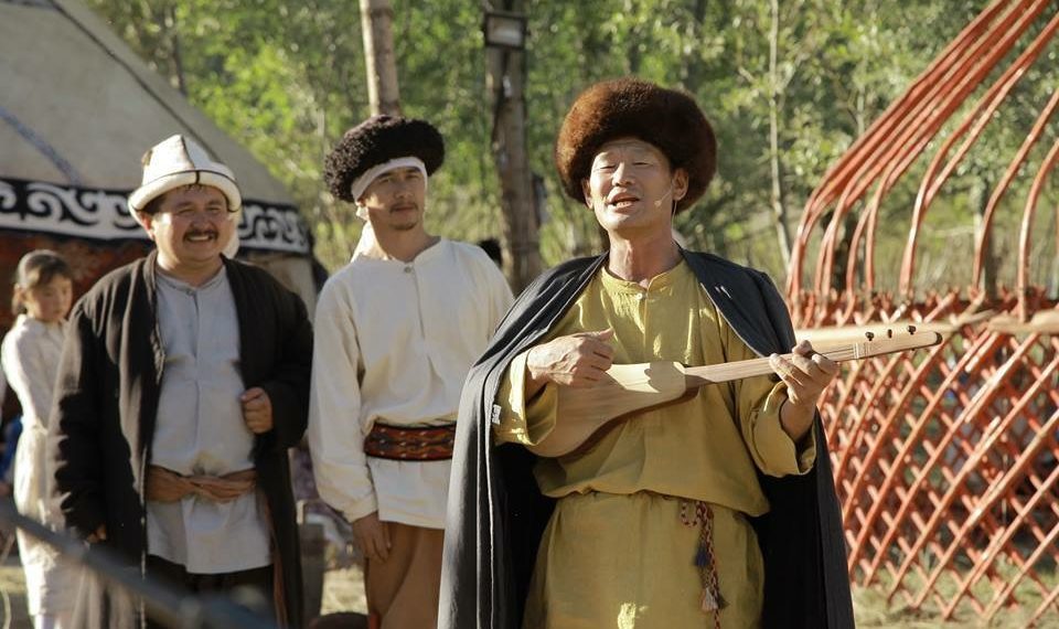 Төкмө акындарды тааныбай калып уят болбойм десеңиз