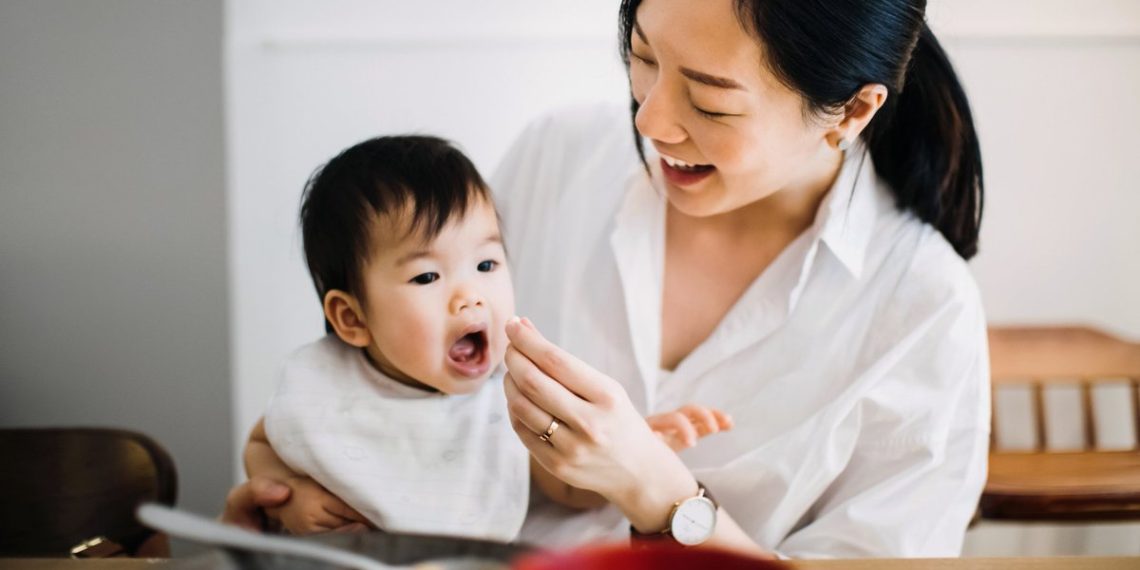 Эки жана бир жаштагы кыздарга күнүнө эки жумуртка берсе болобу?