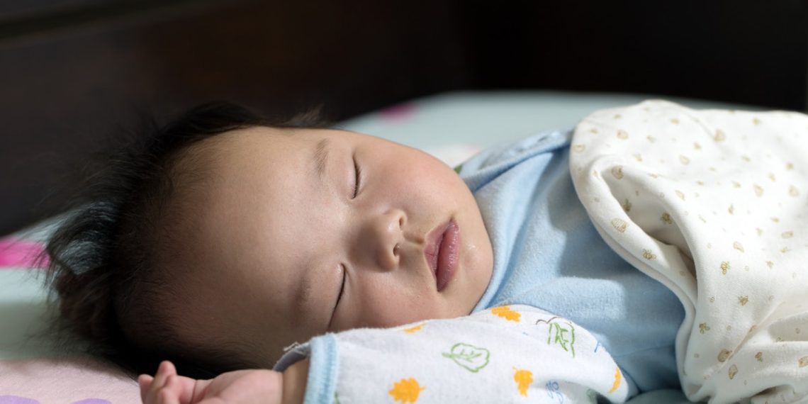 Эмне үчүн кичинекей кызым 2 эле саат уктайт?