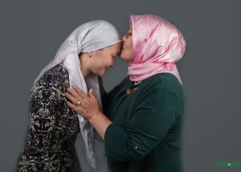 Апам күйөөмө идиш жуудуруп