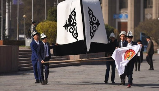 Жаш уландар кандай түстөгү калпак киет? Калпак тууралуу кызыктуу тест