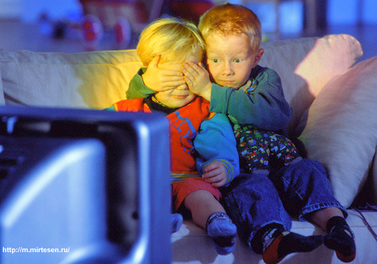 Бала уят кинолорду көрсө эмне болот? Психолог жооп берет