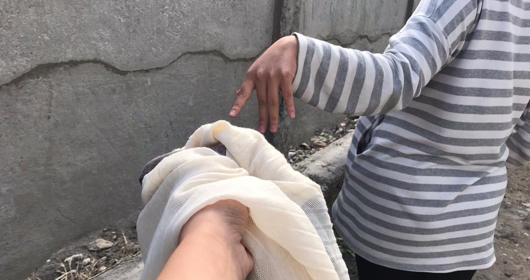 Үйлөнөйүн десем мага жаккан кыз жоолук салынууга макул болбой койду