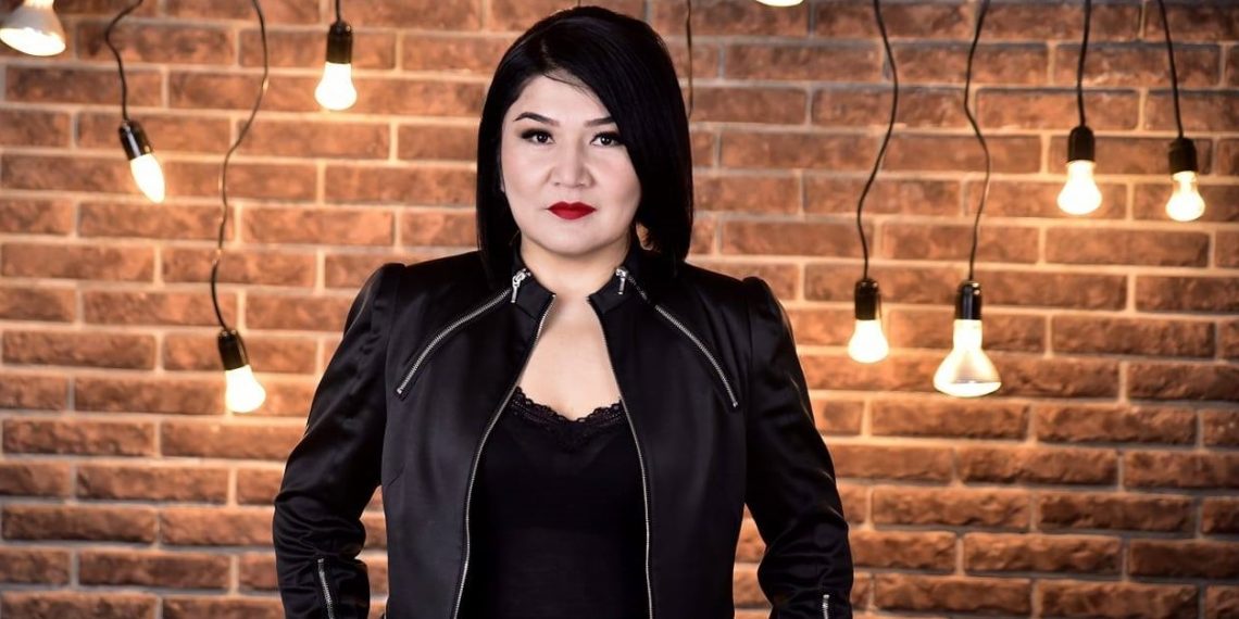 Стилист Замира Молдошева: "Бирөөнү туурап кийинген болбойт!"