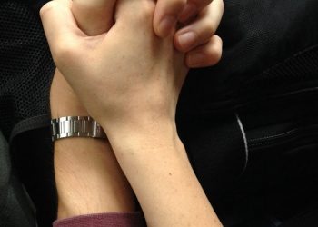 Сүйлөшкөн кызымды өбө элекмин. Эмне кылсам болот? Психологдун кеңеши