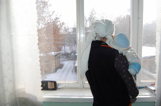 Кайын энем паспортумду бербей жатат. Эмне кылсам болот?