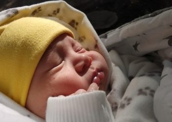 "Балага сүйүнчүнү" ЗАГСы жок жарандар алалабы? Адис жооп берет