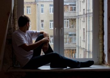 Досум деп жүргөн адам мени жамандайт экен. Эмне кылышты билбей турам