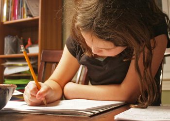 Кызым сегизге чыга элек