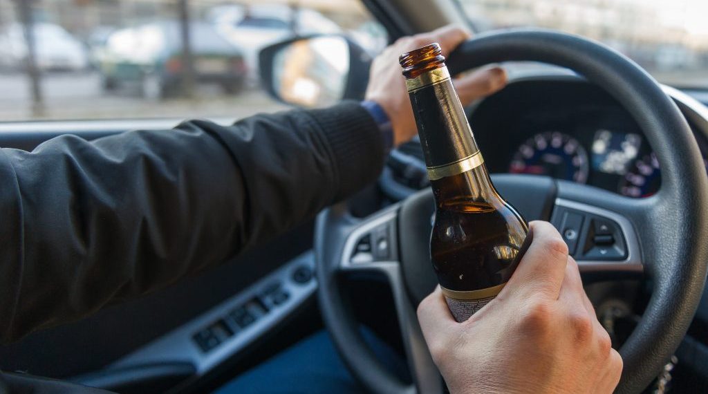 Биз ачка отурганда