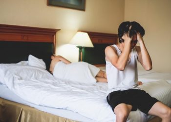 Күйөөмдүн спермасы кан аралаш чыгат. Окурмандарын суроолоруна уролог жооп берет