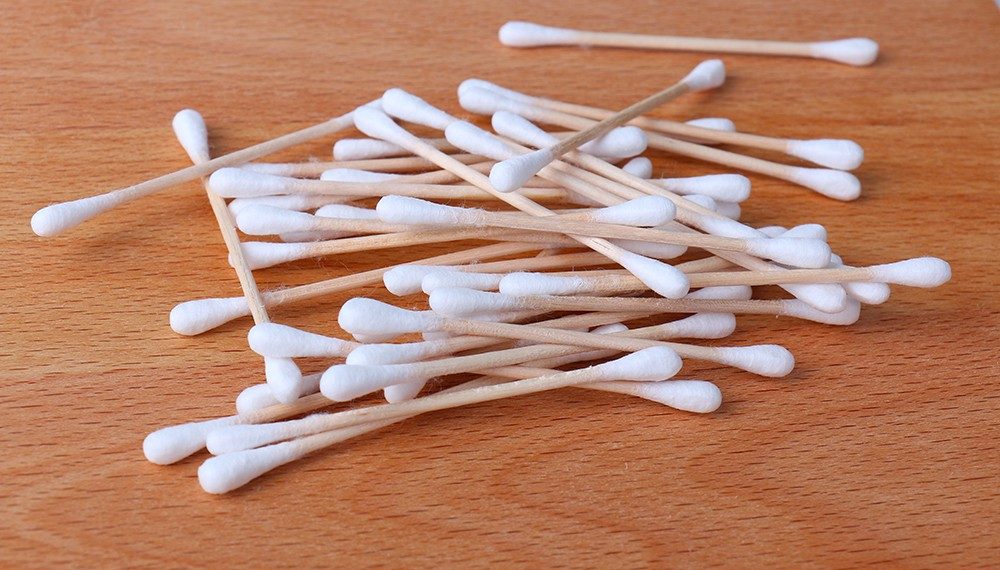 Кызымдын кулагын тазалап жатып оорутуп алдым. Эмне кылышым керек?