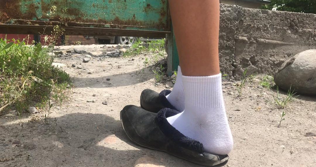 Мектепке арты кыркылган көлөч кийип барып уят болгом. Боорду эзген окуялар