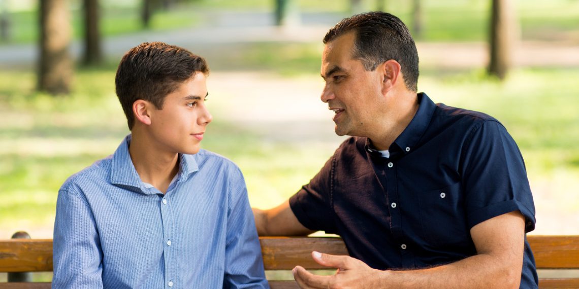 Өспүрүм балдар жыныстык катнаш жөнүндө билиши керекпи? Психолог айтып берет