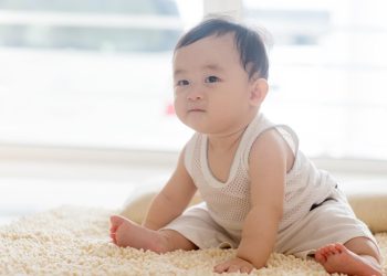 Төрт айлык баланы отургузса белине күч келбейби? Педиатр жооп берет