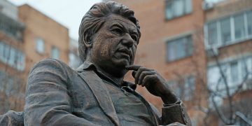 Бул кимдин эстелиги экенин билбей уят болбойсузбу? Тесттен өтүңүз