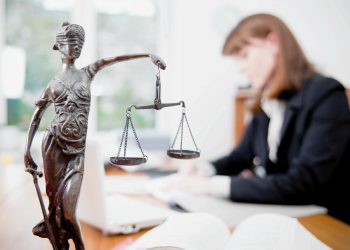 Алимент өндүрүү боюнча сот аткаруучу мени менен өзү байланышабы?