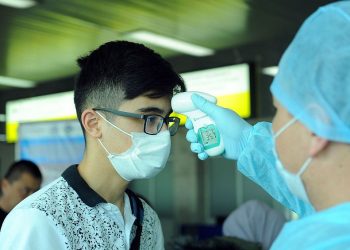 COVID-19 азыр да коркунучтуу. Төмөнкү белгилер болсо дарыгерге кайрылыңыз