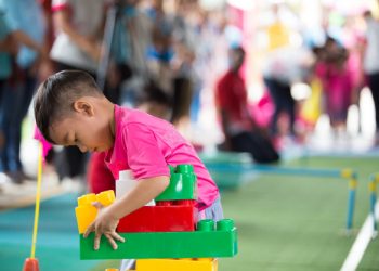 Үч жаштагы балам кекечтенип сүйлөп калды