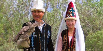 Жаңы келген келинди ким отко киргизет? Отко киргизүү каадасы боюнча тест