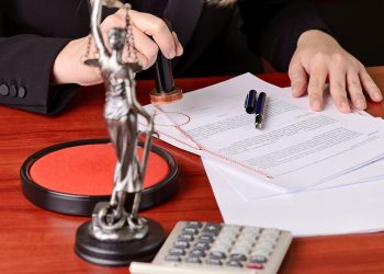 Кантип жеке нотариус боло алам? Адвокат жооп берет