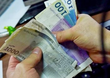 Атамдын айлыгы толугу менен алимент төлөөгө кетет. Бул мыйзамдуубу?