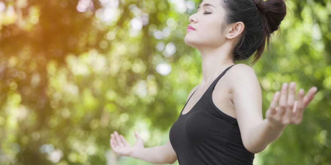 Коронавирустун жеңил формасынан жабыркагандар үчүн дем алуу гимнастикасы