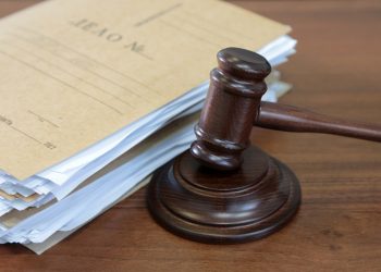 Досумду бир кыз зордуктады