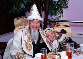 Алтымыштан ашып калган абышка “аялым он сегизде” деп таң калтырды