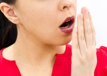 Оозумдан жагымсыз жыт чыгат экен