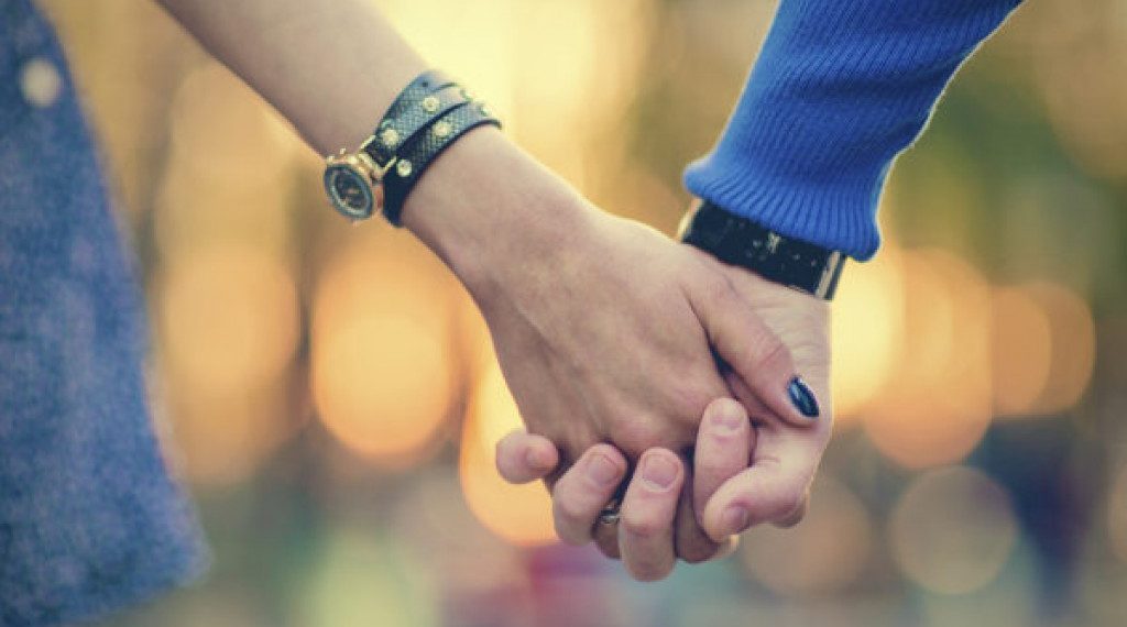 Сүйлөшкөн кызымдын апасы кызын мага бербейм деп жатат