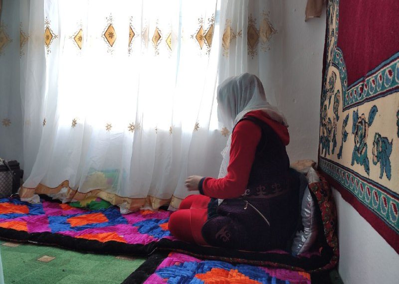 Үйлөнгөн досумду куттуктап барсам