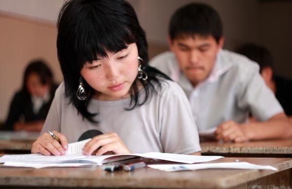 Кантип колледжге онлайн тапшырса болот? Абитуриенттер үчүн пайдалуу маалымат