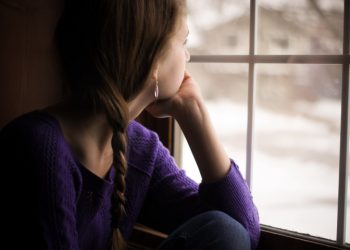 Эжем күйөөм менен ажыраш дей берет