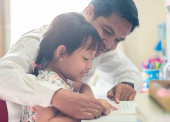 Баланы өз алдынча сабак окууга кантип үйрөтүү керек? Психологдун кеңеши