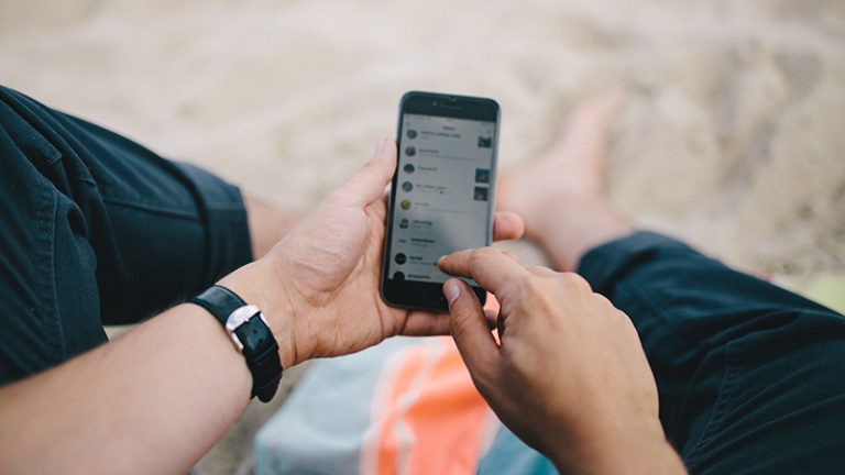 Күйөөм интернеттен кыздар менен сүйлөшө берет. Бул оорубу эмне?