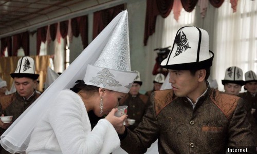 Сиңдиси эжесинен мурун турмушка чыга берсе болобу?