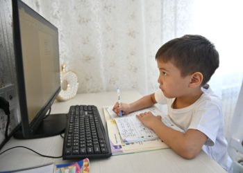 Баланы быйыл биринчи класска бериш керекпи? Адистердин кеңеши