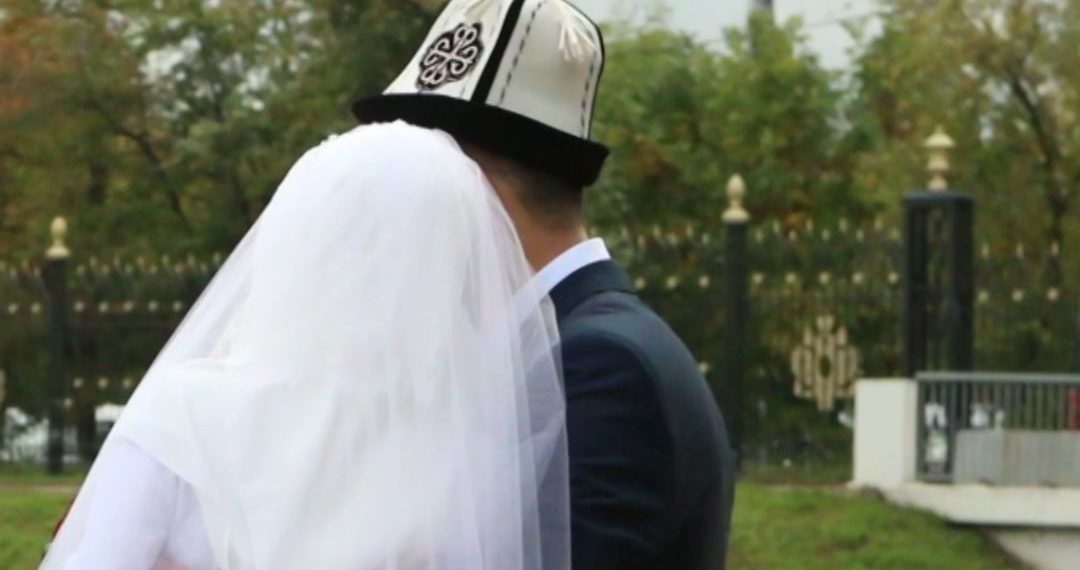 Күйөөм биринчи өбүшкөн күнүбүзгө чейин эстеп куттуктап турат