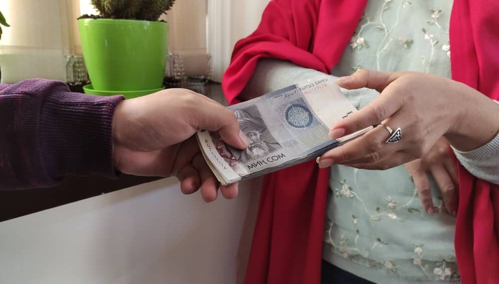 Менин атыма алынган 100 миң сом кредитти күйөөмдөн талап кылаламбы?