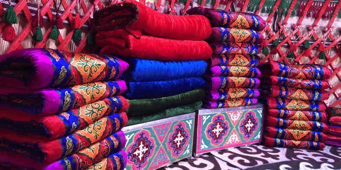 Ажырашканбыз. Кайын журтум себимди бербей жатат. Эмне кылышым керек?