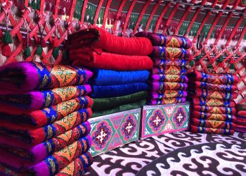 Ажырашканбыз. Кайын журтум себимди бербей жатат. Эмне кылышым керек?