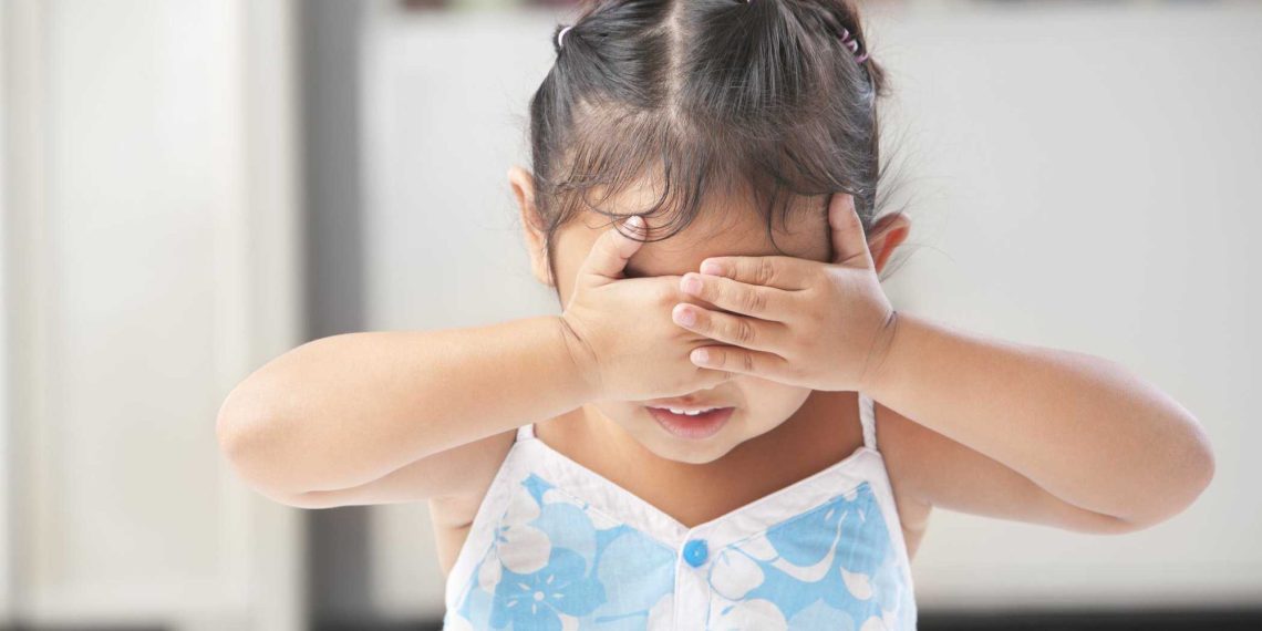 Күйөөмдүн кызы атасын кызганып жанынан чыкпайт. Эмне кылыш керек?