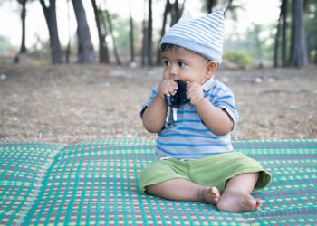 Балам бир жаштан ашты бирок баса элек. Эмне кылышым керек?