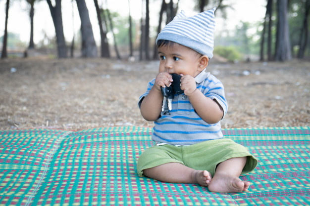 Балам бир жаштан ашты бирок баса элек. Эмне кылышым керек?