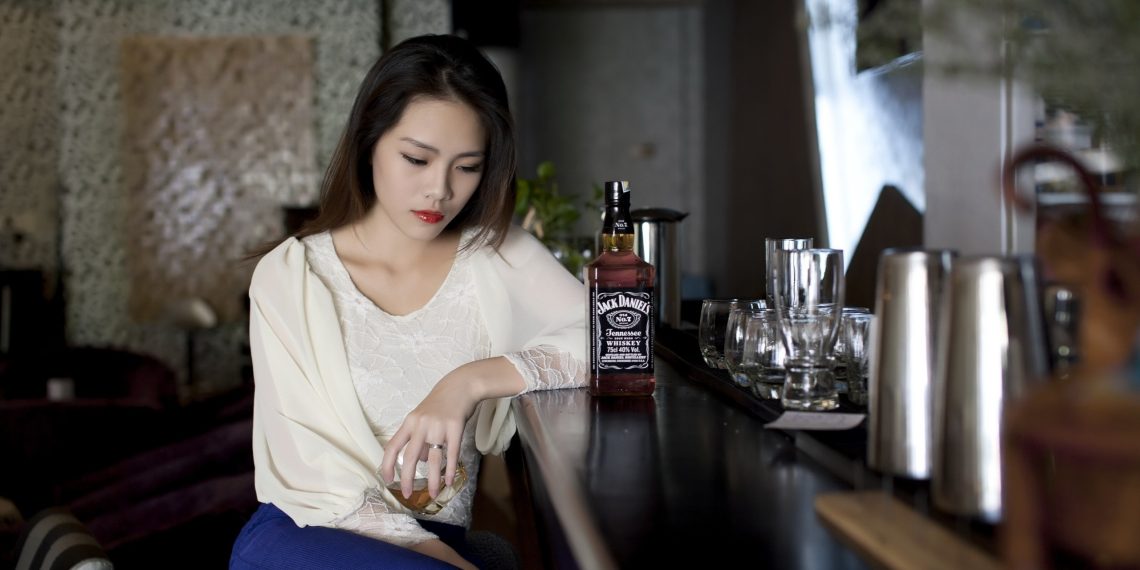 Жигитимен өч алып иниси менен сүйлөшүп алсамбы? Психолог кеңеш берет